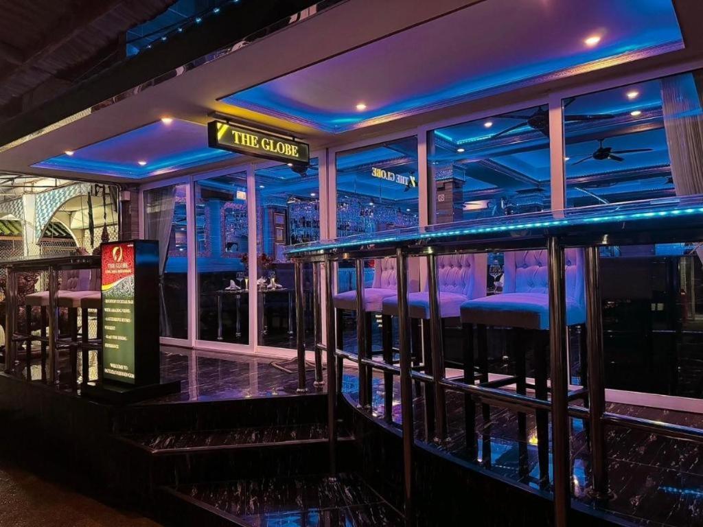 The Globe Hotel, Bar & Restaurant パッタヤー エクステリア 写真