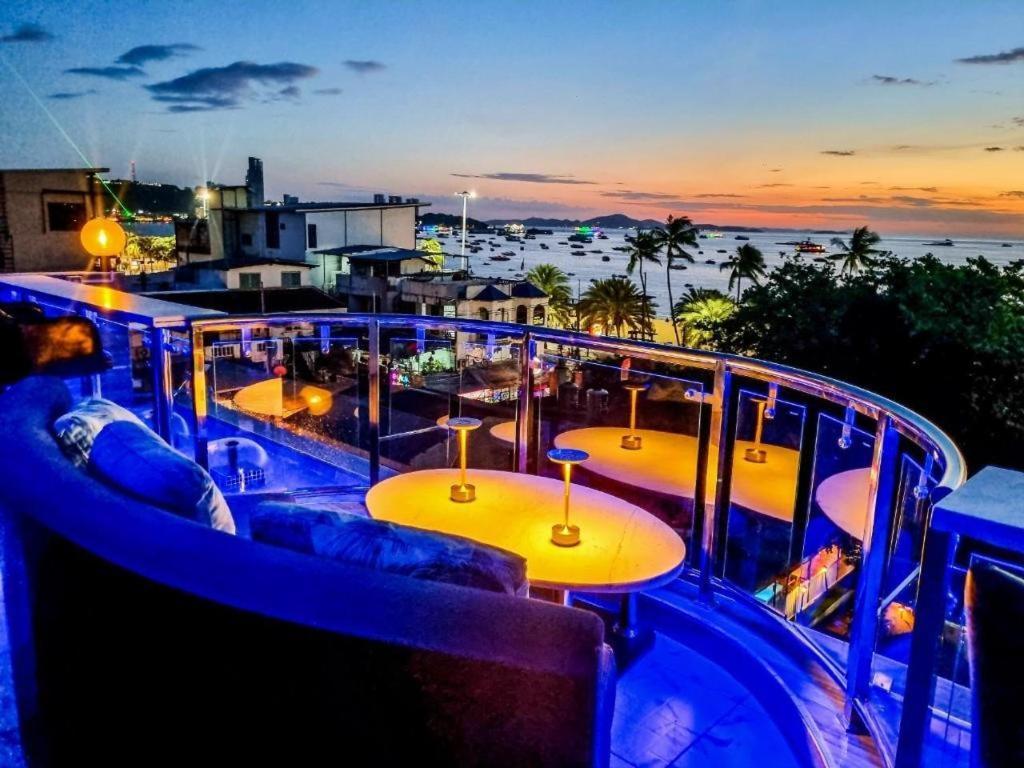 The Globe Hotel, Bar & Restaurant パッタヤー エクステリア 写真