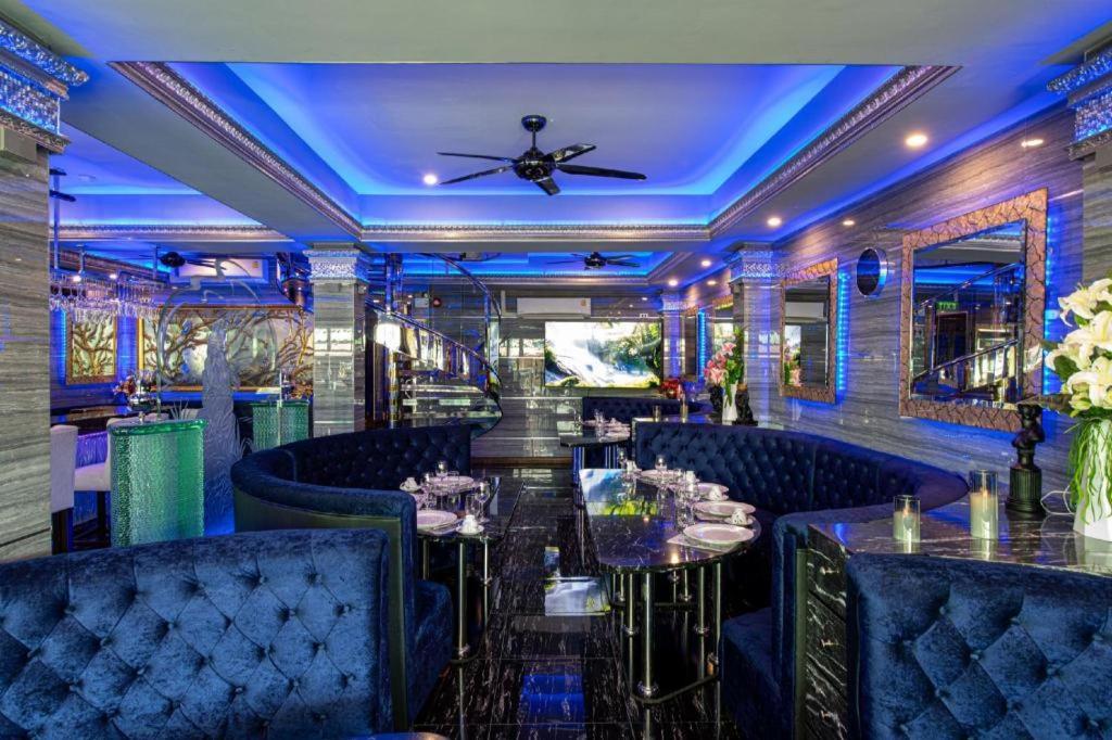 The Globe Hotel, Bar & Restaurant パッタヤー エクステリア 写真