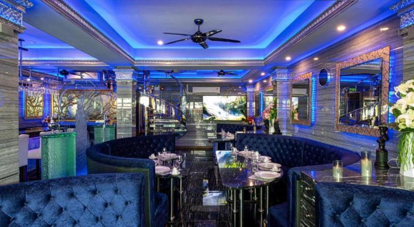 The Globe Hotel, Bar & Restaurant パッタヤー エクステリア 写真