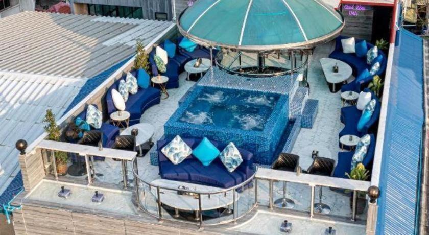 The Globe Hotel, Bar & Restaurant パッタヤー エクステリア 写真